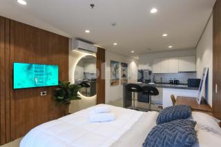 Brand New Studio with Workspace & BBQ Balcony - 6