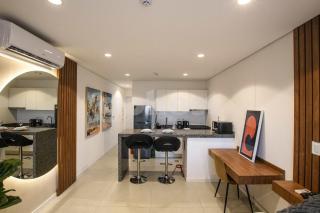 Brand New Studio with Workspace & BBQ Balcony - 5