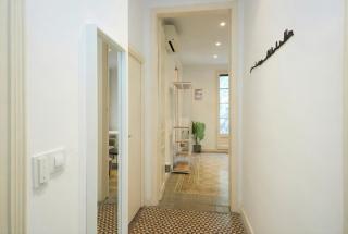 Sant Antoni 2BR Balcony AC & Workspace - 8