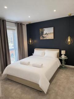 Contemporary 4-bedroom sanctuary - 9