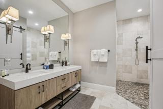 Private Heated Pool & Hot Tub- Steps to St Armands Circle & Walk to Lido Beach! - 5