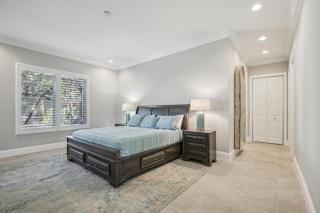 Private Heated Pool & Hot Tub- Steps to St Armands Circle & Walk to Lido Beach! - 6