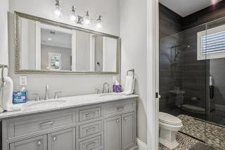 Private Heated Pool & Hot Tub- Steps to St Armands Circle & Walk to Lido Beach! - 2