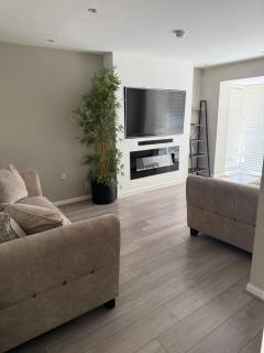 Contemporary 4-bedroom sanctuary - 0