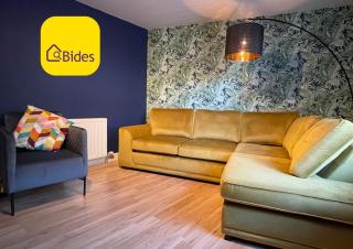Central 2 Bed Flat Main door On street parking - 9