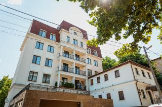Stylish Urban Escape, Spacious & Fully Equipped - 8