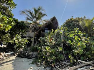 Uvita Playera - Beachfront hut near Tayrona Park - 4