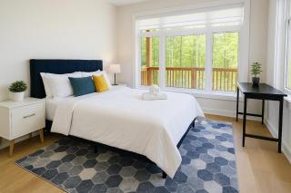 Luxury Muskoka Retreat Hot Tub Firepit Sleeps 10 - 4
