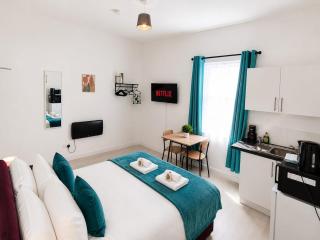Stoneway Lodge - Stylish Studio in Coventry, Free Parking, Netflix - 6