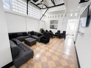 Espectacular casa con piscina privada en el centro de Girardot - 3
