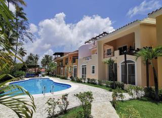 Beach and pool and internet - 1