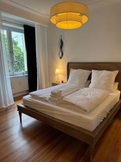Großzügige Altbauwohnung mit Balkon - 9