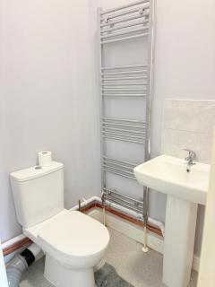 Studio6, ensuite, kitchenete ,Parking, Special Discounts, Contractors, NHS, Families - 3