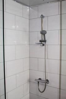 Spacious Large Group House Near NEC and Airport - 4