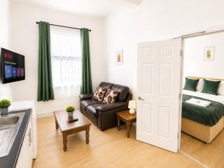 Stoneway Villa - Free Parking, Netflix, Near Centre - 9