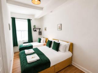 Stoneway Villa - Free Parking, Netflix, Near Centre - 2