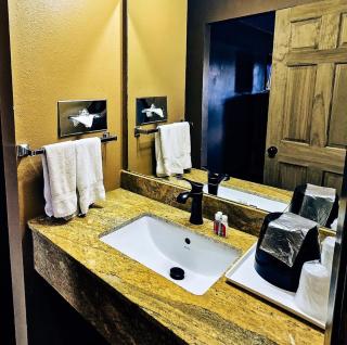 Eagle Nest Inn & Apartments - 0