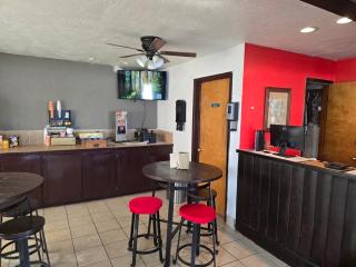 Eagle Nest Inn & Apartments - 5