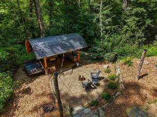 Airstream w Bathtub, River, & Hot Tub - 3
