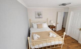 Spacious 6BR Home, Contrac Stay, 3-Car Parking - 6