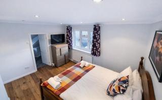 Spacious 6BR Home, Contrac Stay, 3-Car Parking - 4