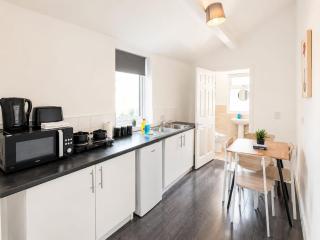 Stoneway Nest - Stunning Studio Oasis, Parking, Netflix, WiFi - 7