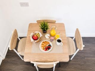 Stoneway Nest - Stunning Studio Oasis, Parking, Netflix, WiFi - 6