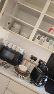 Wakefield- 6 bed- Bay parkingx2 - 1