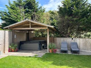 Pembrokeshire, Beach, Pool, Hot Tub, Sleeps 24 - 7