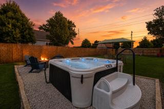 Luxury Retreat in Normal, IL - Movie Theater, Game Room & Hot Tub - 7