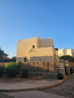 Private Villa Heated Pool & Enclosed Garden - 2