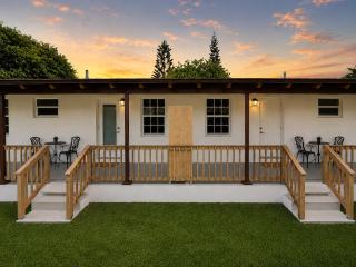 Coconut Grove Area - Modern Home - Sleeps 6 - 6