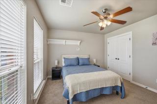 Family Friendly 3BR, Loft Office Near OKC - 9