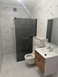 Gjakova Neubauwohnung Zentrum mit Aufzug 5 Stock - 2