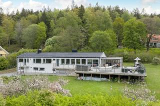Exclusive Lakeside Villa for Business & Leisure Near Gothenburg - 4