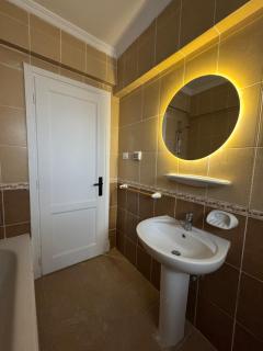 Modern 3-BR Apartment, private garden in Al Rehab - 0