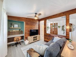 Modern 3BR Retreat with Pool & Fire Pit - 9