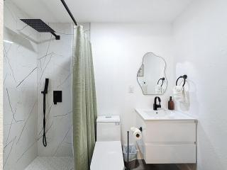 Modern 3BR Retreat with Pool & Fire Pit - 6