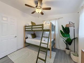 Modern 3BR Retreat with Pool & Fire Pit - 5