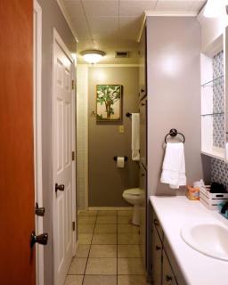 Lakefront 3BR with Bunkhouse and Kayaks, Rowboat Included - 9