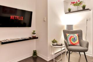100 METERS to METRO BEAUDRY - FULL APARTMENTS - 1 minute walk to the FAMOUS ST CATHERINE STREET - FAST WIFI - WASHER & DRYER ON SITE - Montcalm units - 6