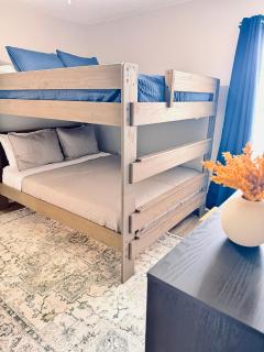 Stylish Home - Sleeps 8 - Near Disney and Universal - 4