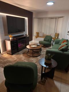 Stylish Home - Sleeps 8 - Near Disney and Universal - 9