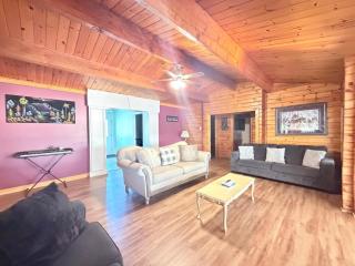 Cozy Lakeside Cottage - 6