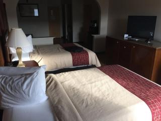 Home Town Inn & Suites - 4