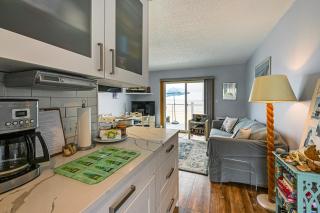 Unwind Poolside, Walk to Sand! Montauk Getaway - 4