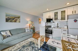 Unwind Poolside, Walk to Sand! Montauk Getaway - 3