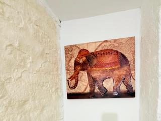 Attractive Cave Style 2 Bedroom Apartment - 8