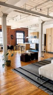 Superb 1BR Loft by Old Port & Downtown - 7