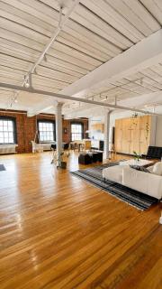 Superb 1BR Loft by Old Port & Downtown - 5